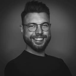 Porträt von Jason Stiers